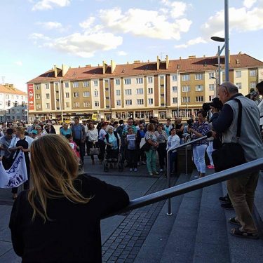 Demonstracja solidarności z protestującymi w Sejmie niepełnosprawnymi i ich opiekunami