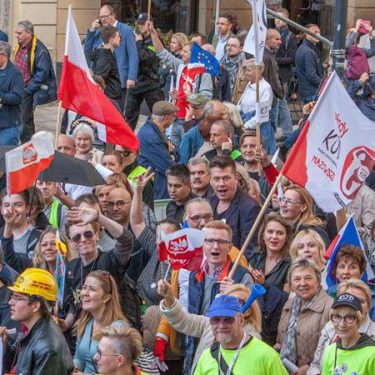 „JEDNA POLSKA DOŚĆ PODZIAŁÓW” – wielki i wyrazisty marsz KOD-u w Warszawie