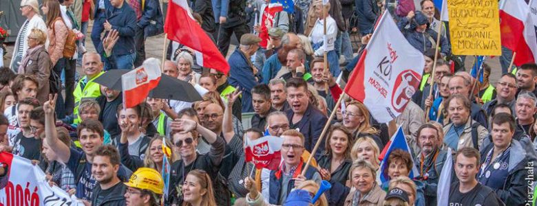 „JEDNA POLSKA DOŚĆ PODZIAŁÓW” – wielki i wyrazisty marsz KOD-u w Warszawie